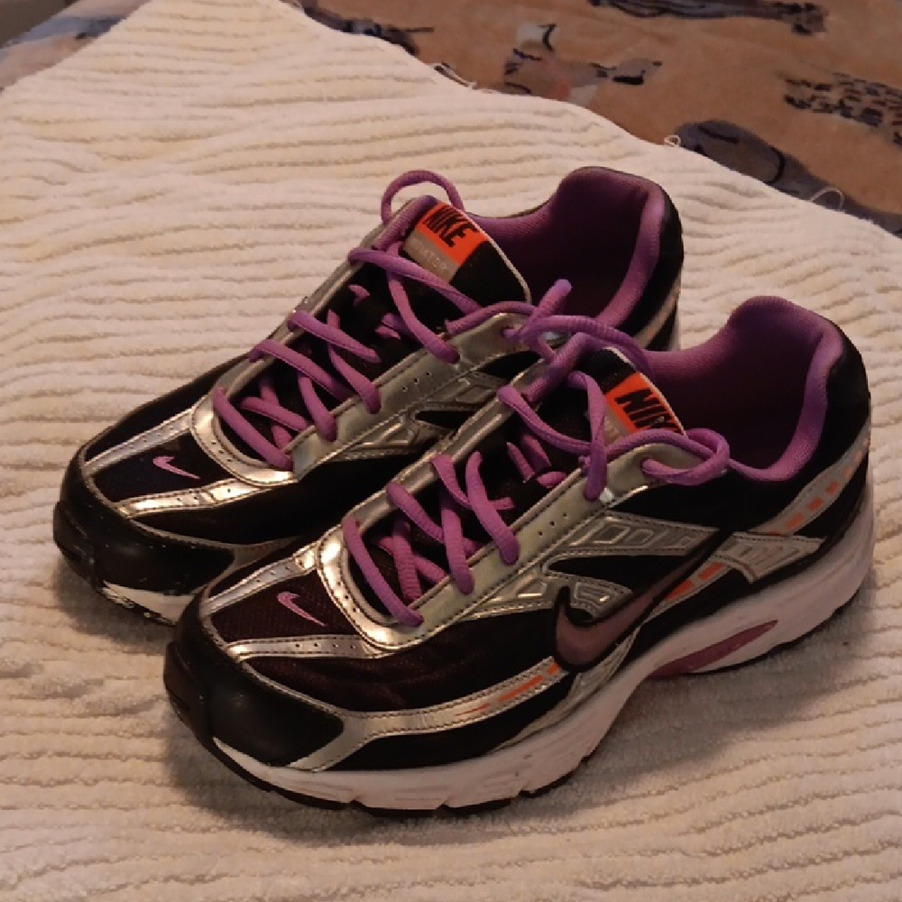 Nike Black and Purple Athletic Shoes with Mesh Upper
